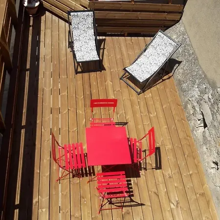 Apartment T2 Avec Terrasse 25m², Garage, Plein Centre-ville