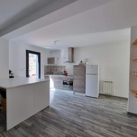T2 Avec Terrasse 25m², Garage, Plein Centre-ville Apartment